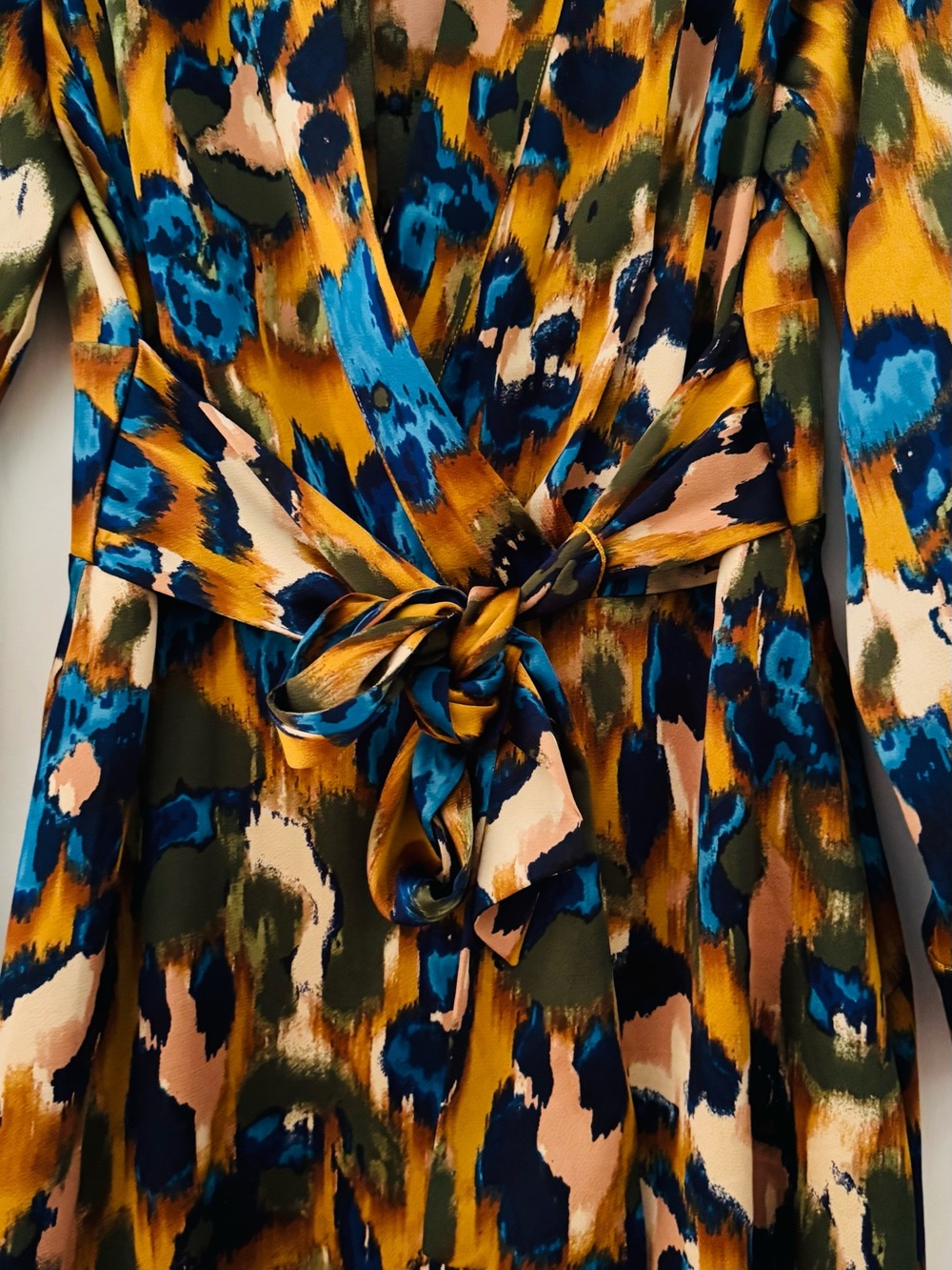 We all know Tahari is back pretty strong.The colors and the pattern r 🔥